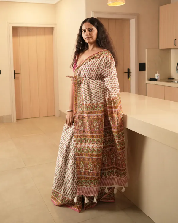 White_Cotton_Butti_Hblock_Print_Mul_Saree_With_Tassels_For_Women
